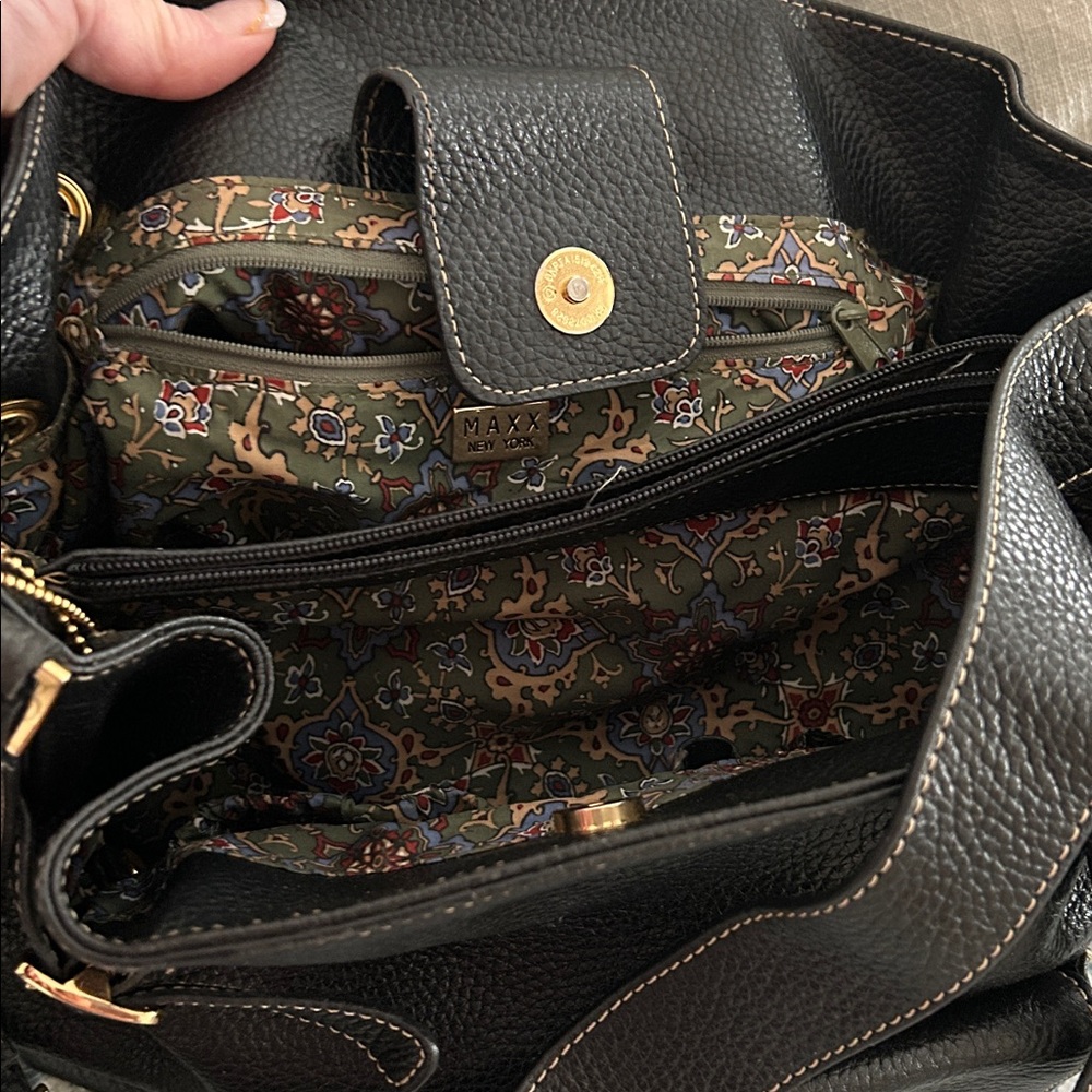 Maxx New York Black Leather Shoulder Bag - Picture 3 of 8